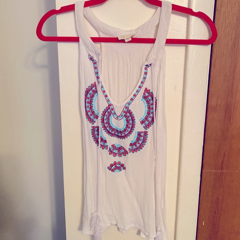 LA Hearts Print Tank | Deep-V Tank | White & Colored Print V Tank